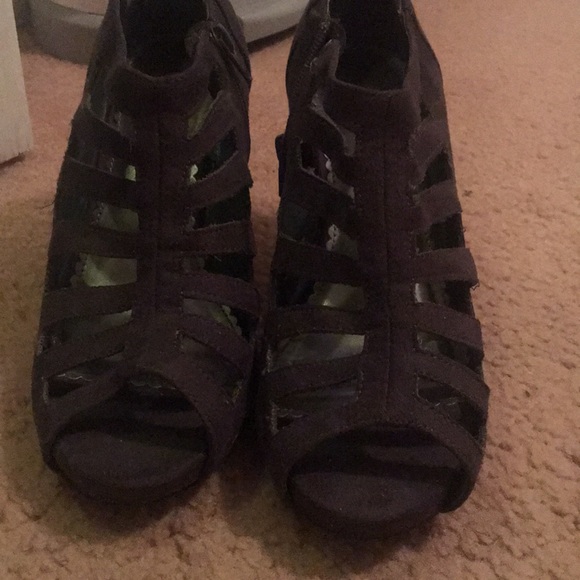 Heels - Picture 4 of 5